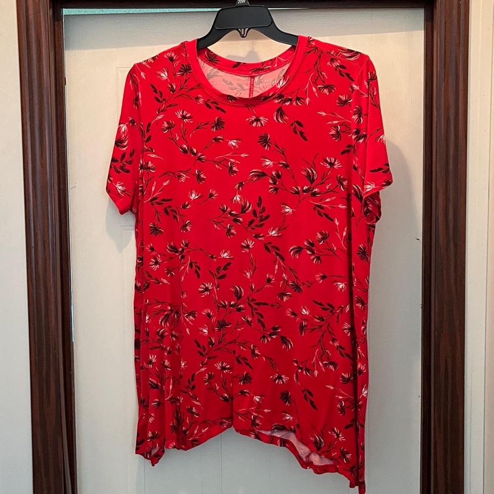 New Directions Red Floral Short Sleeve Tee